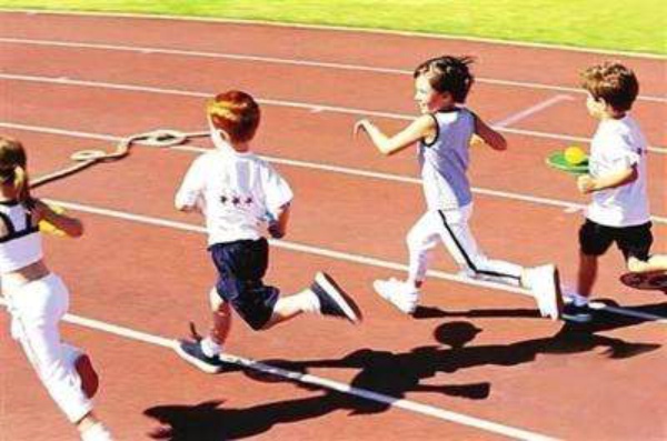 在塑膠跑道上運(yùn)動(dòng)的你懂得它是怎么制作的嗎？